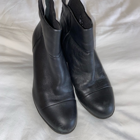 Clarks Boots Black Size 9/40 - Picture 1 of 3